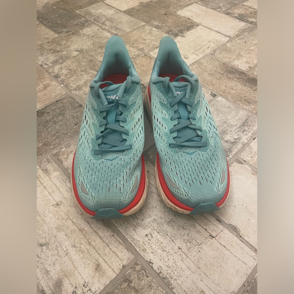 Hoka Clifton 8